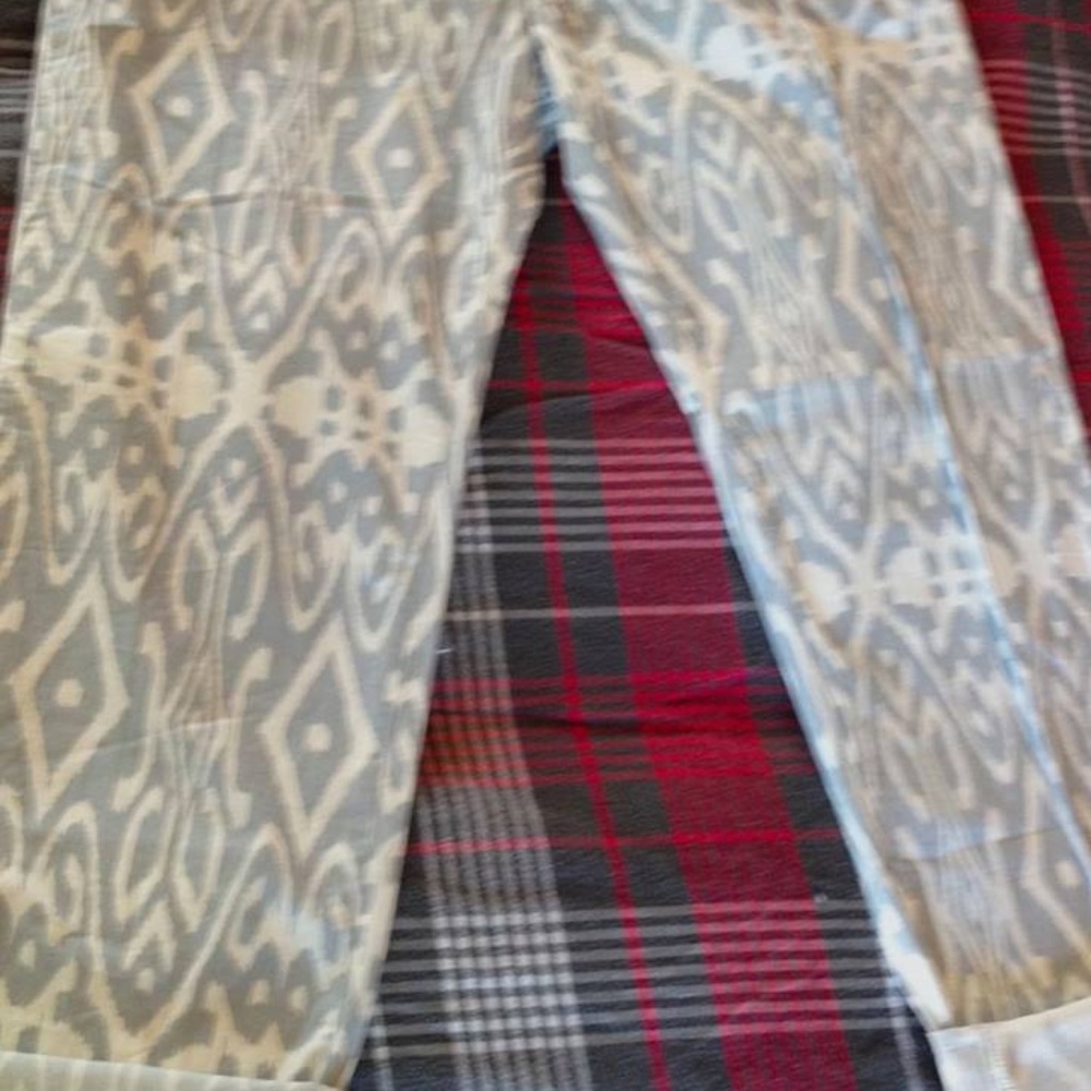 CROPPED PANTS-SIZE 29"  WAIST-MID RISE